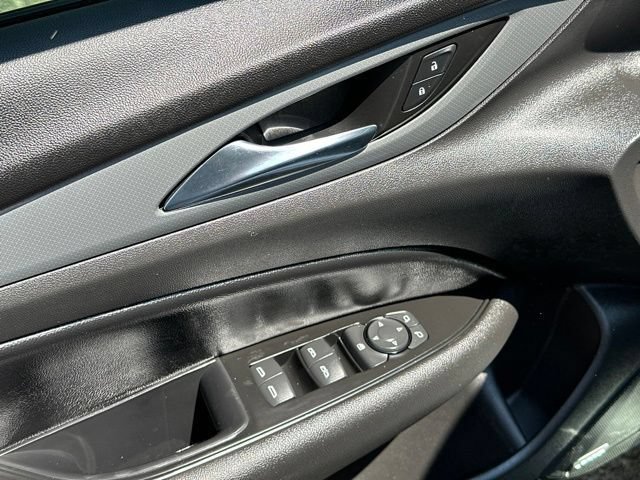 Used 2018 Buick Regal Preferred AWD/4WD image 7