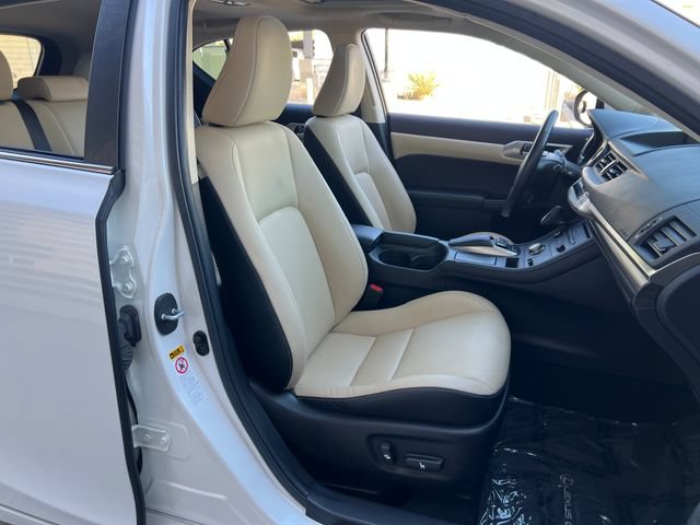 Used 2016 Lexus CT 200h w/ Navigation Package FWD image 47