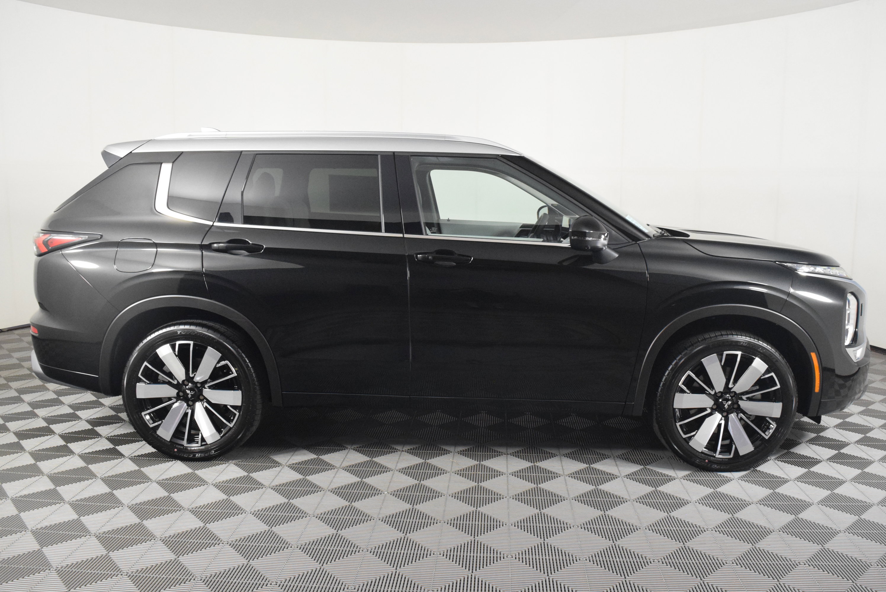 New 2025 Mitsubishi Outlander AWD image 5