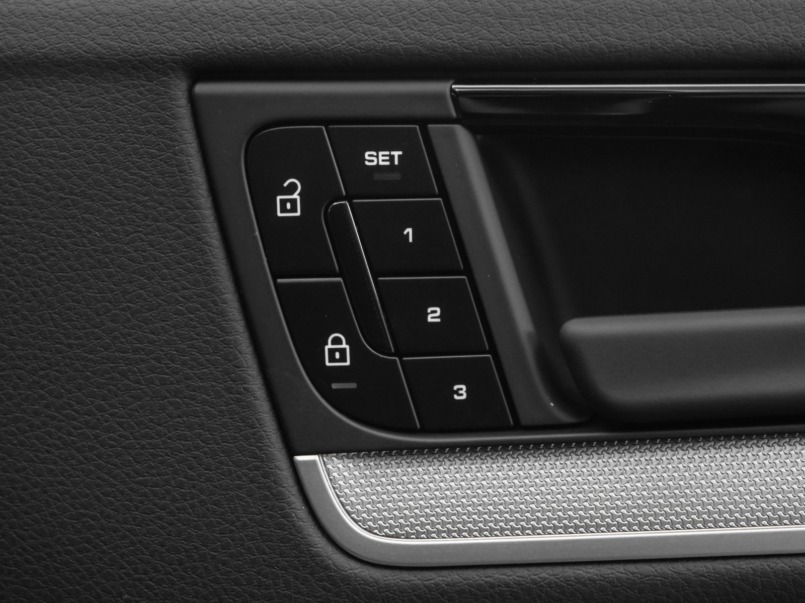 Used 2025 Porsche Cayenne image 19