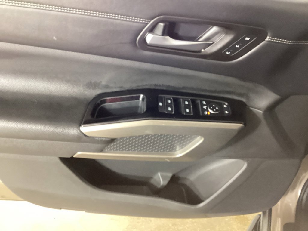 Used 2023 Nissan Pathfinder Platinum w/ Cargo Package AWD/4WD image 13