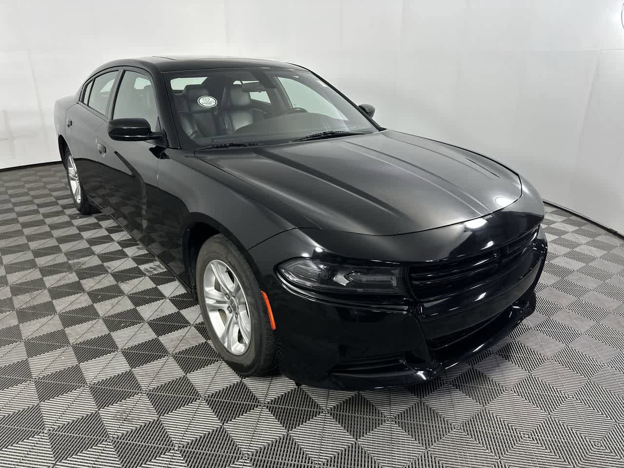 Used 2021 Dodge Charger SXT w/ Leather Interior Group RWD image 9