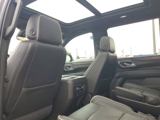 Used 2021 Chevrolet Suburban Premier w/ Premium Package image 15