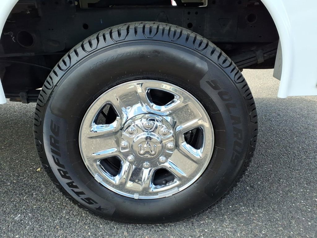 Used 2023 RAM 3500 Tradesman w/ Chrome Appearance Group AWD/4WD image 16