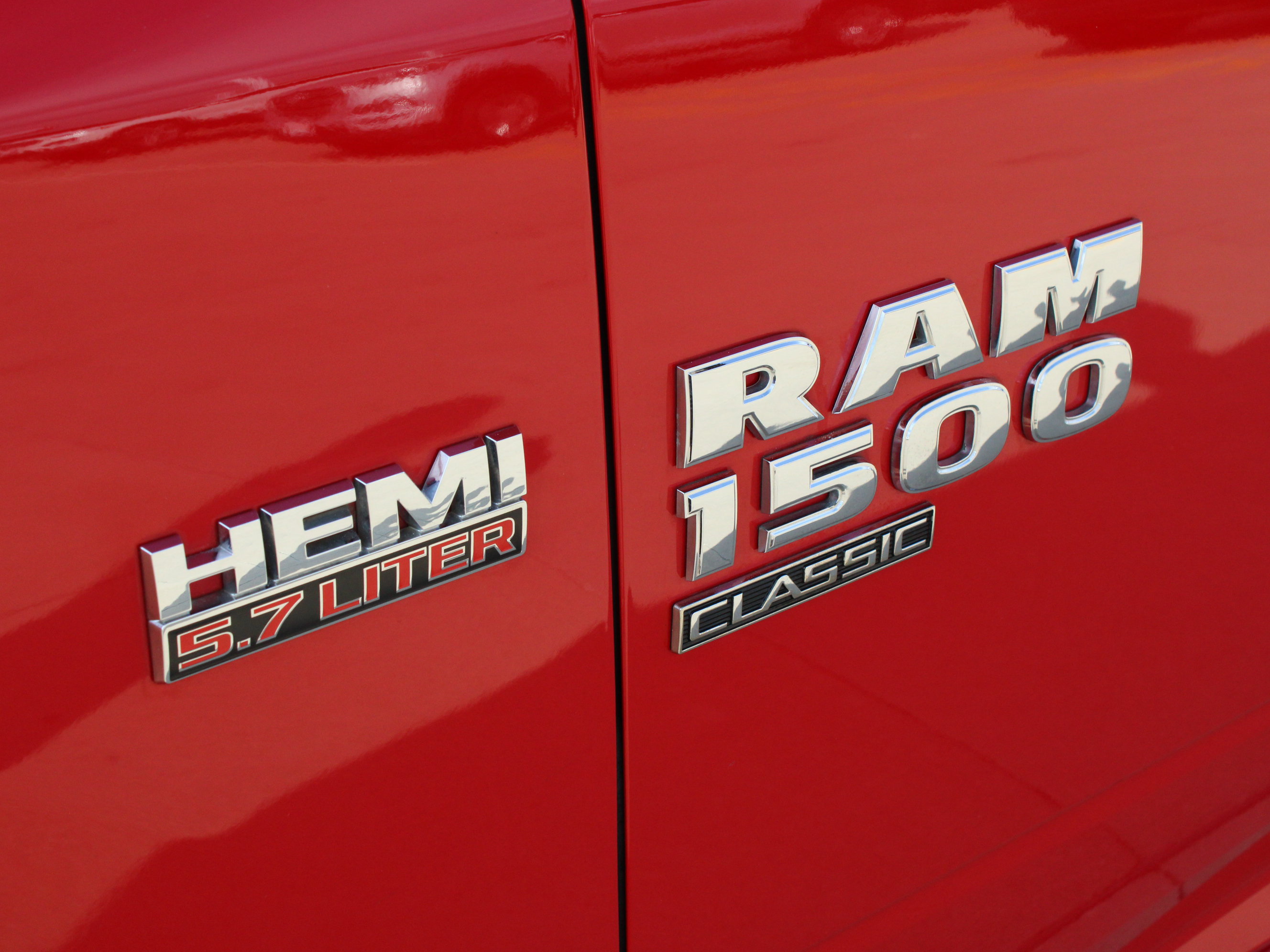 Used 2019 RAM 1500 Classic SLT w/ Luxury Group AWD/4WD image 12