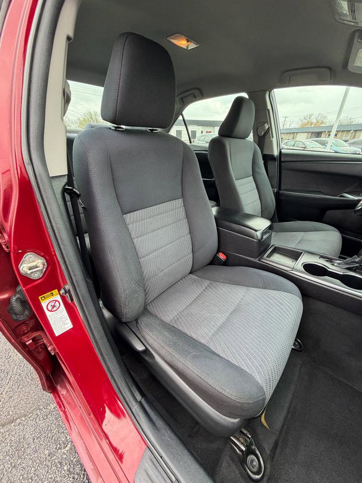 Used 2016 Toyota Camry LE image 18