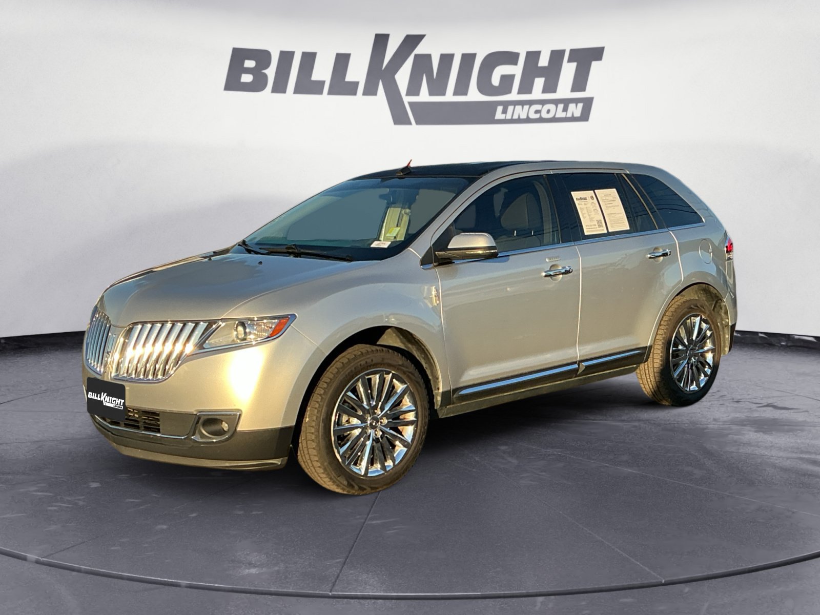 Used 2013 Lincoln MKX FWD image 2