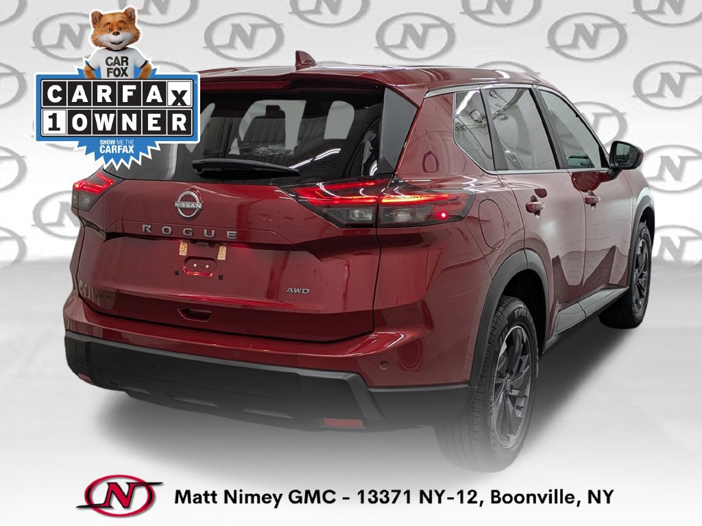 Used 2025 Nissan Rogue SV AWD/4WD image 2