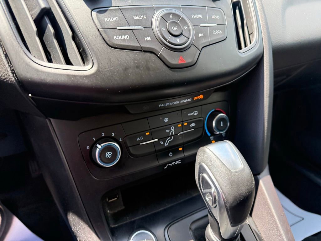 Used 2016 Ford Focus SE FWD image 25