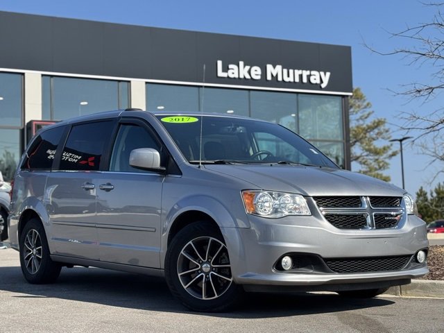 Used 2017 Dodge Grand Caravan SXT image 1
