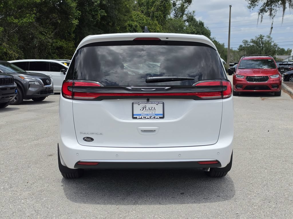 New 2027 Chrysler Pacifica Select w/ Family Tech Group FWD image 5