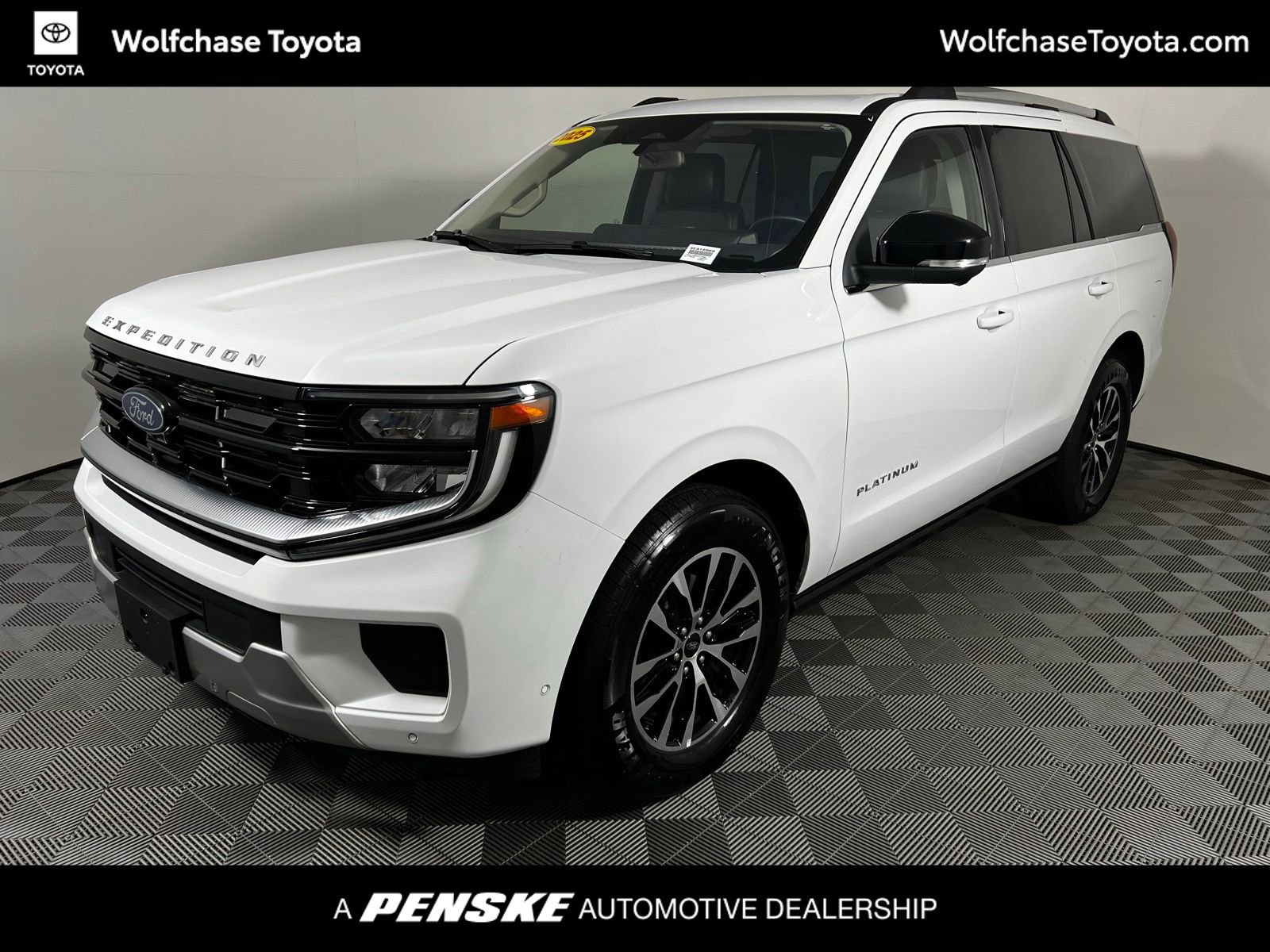 Used 2025 Ford Expedition Platinum AWD/4WD image 1
