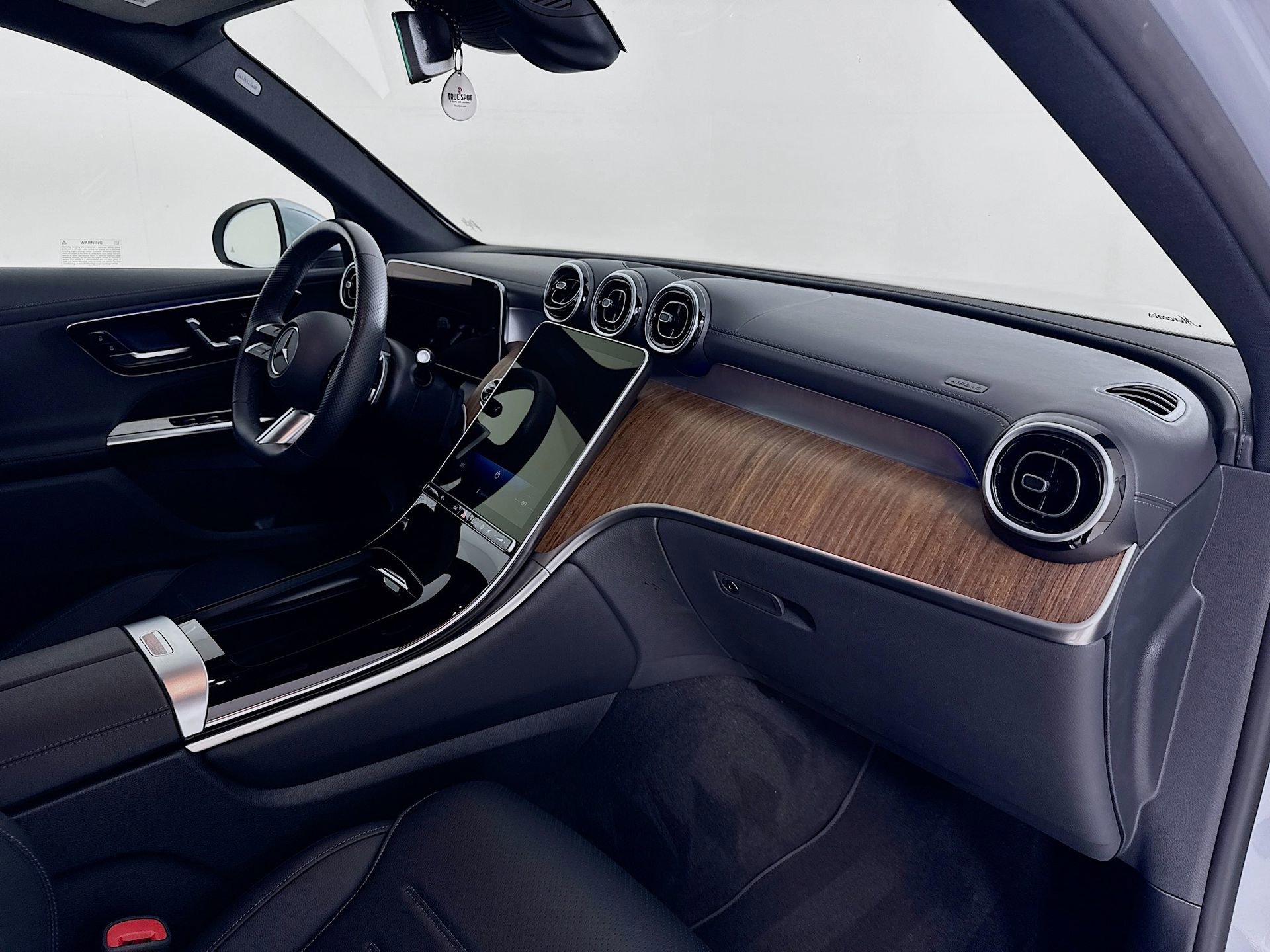 Certified 2025 Mercedes-Benz GLC 300 image 29