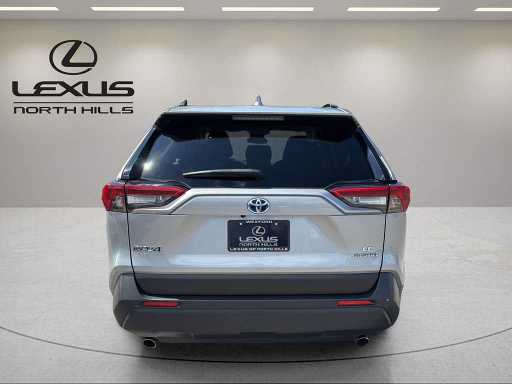 Used 2022 Toyota RAV4 LE AWD/4WD image 7