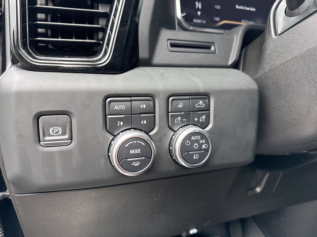 Used 2024 GMC Sierra 2500 AT4 w/ AT4 Preferred Package AWD/4WD image 18