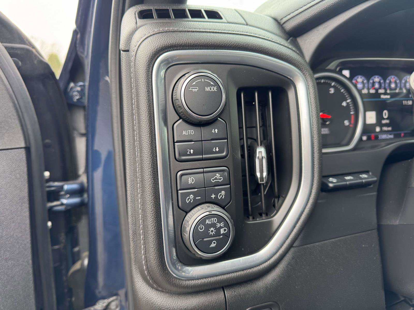 Used 2020 Chevrolet Silverado 3500 High Country w/ Z71 Off-Road Package image 28