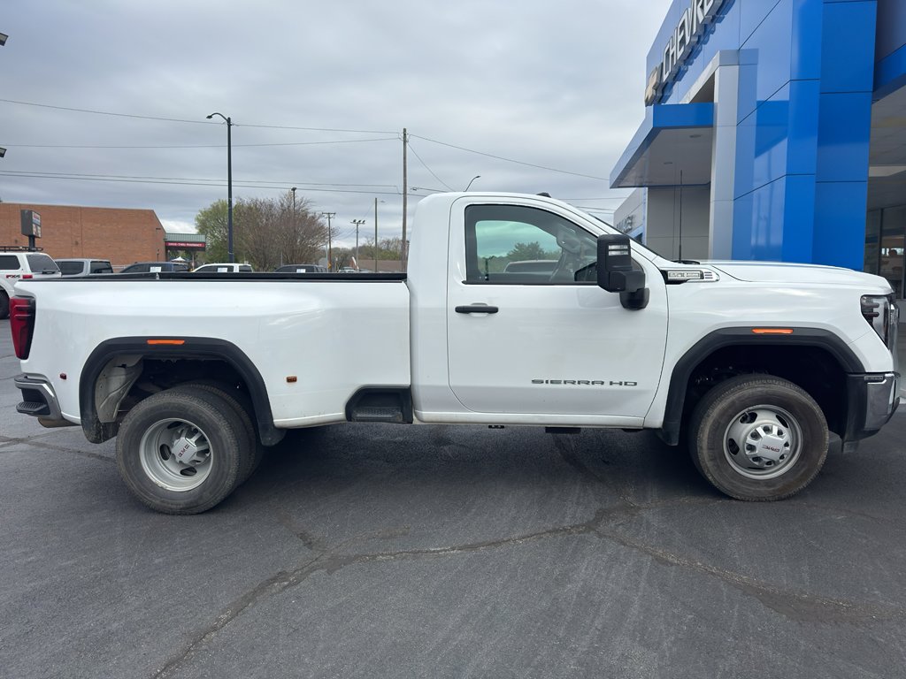 Used 2024 GMC Sierra 3500 Pro w/ Convenience Package image 2