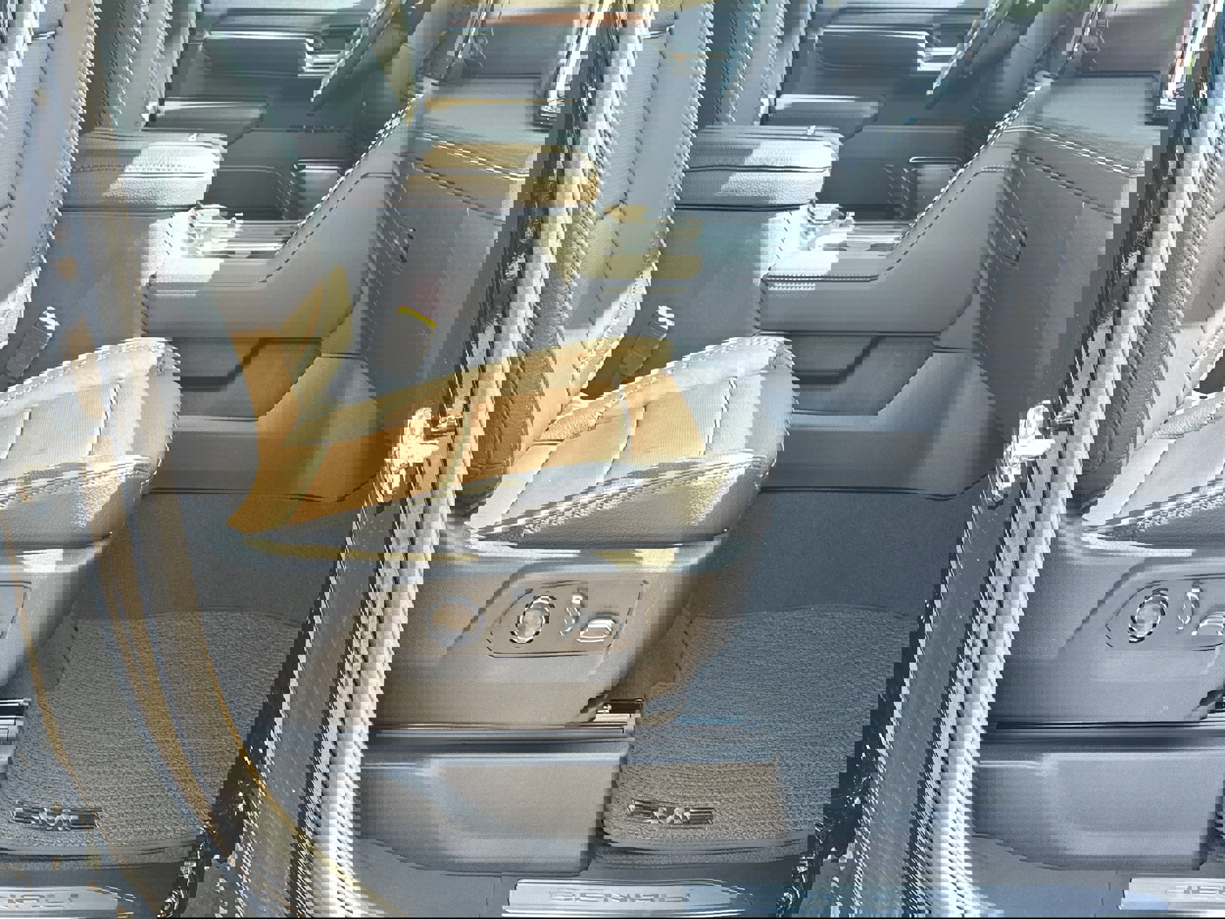 Used 2026 GMC Sierra 2500 Denali w/ Denali Reserve Package image 13