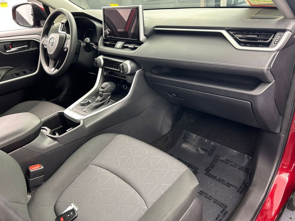 Used 2025 Toyota RAV4 XLE image 45