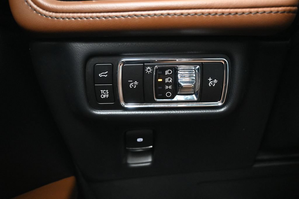 Used 2023 Lincoln Nautilus Reserve w/ Cargo Utility Package AWD/4WD image 24