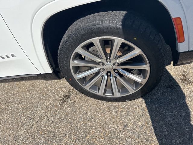 Used 2023 Jeep Grand Wagoneer L Series II image 11