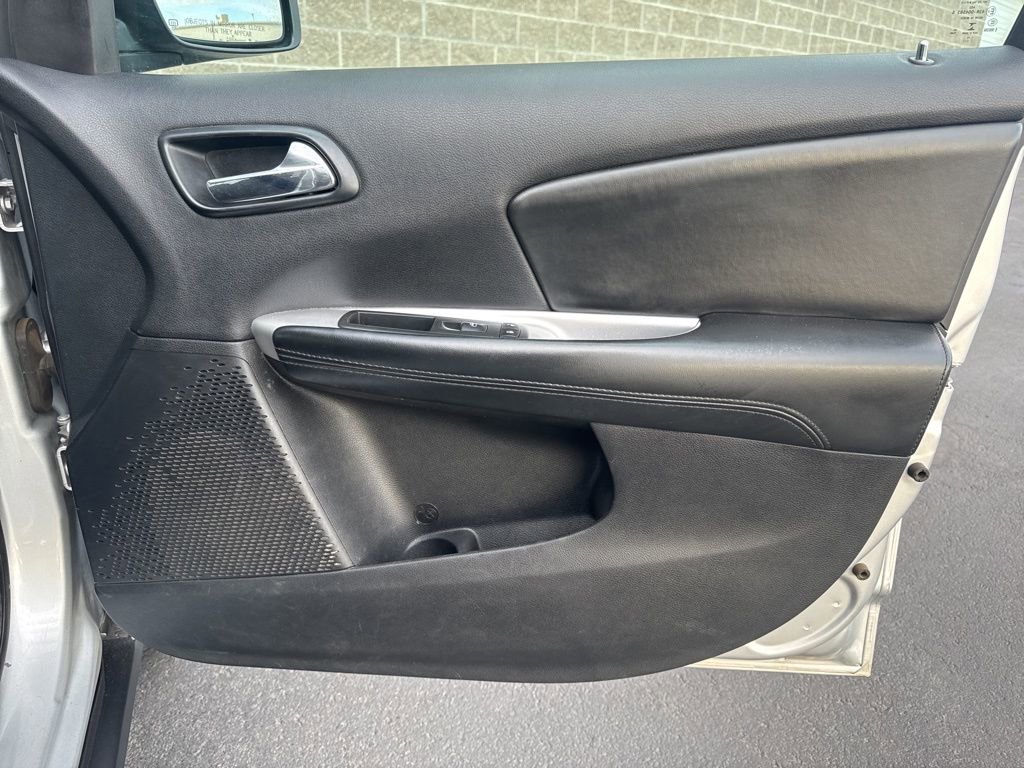 Used 2014 Dodge Journey SXT w/ Flexible Seating Group image 30