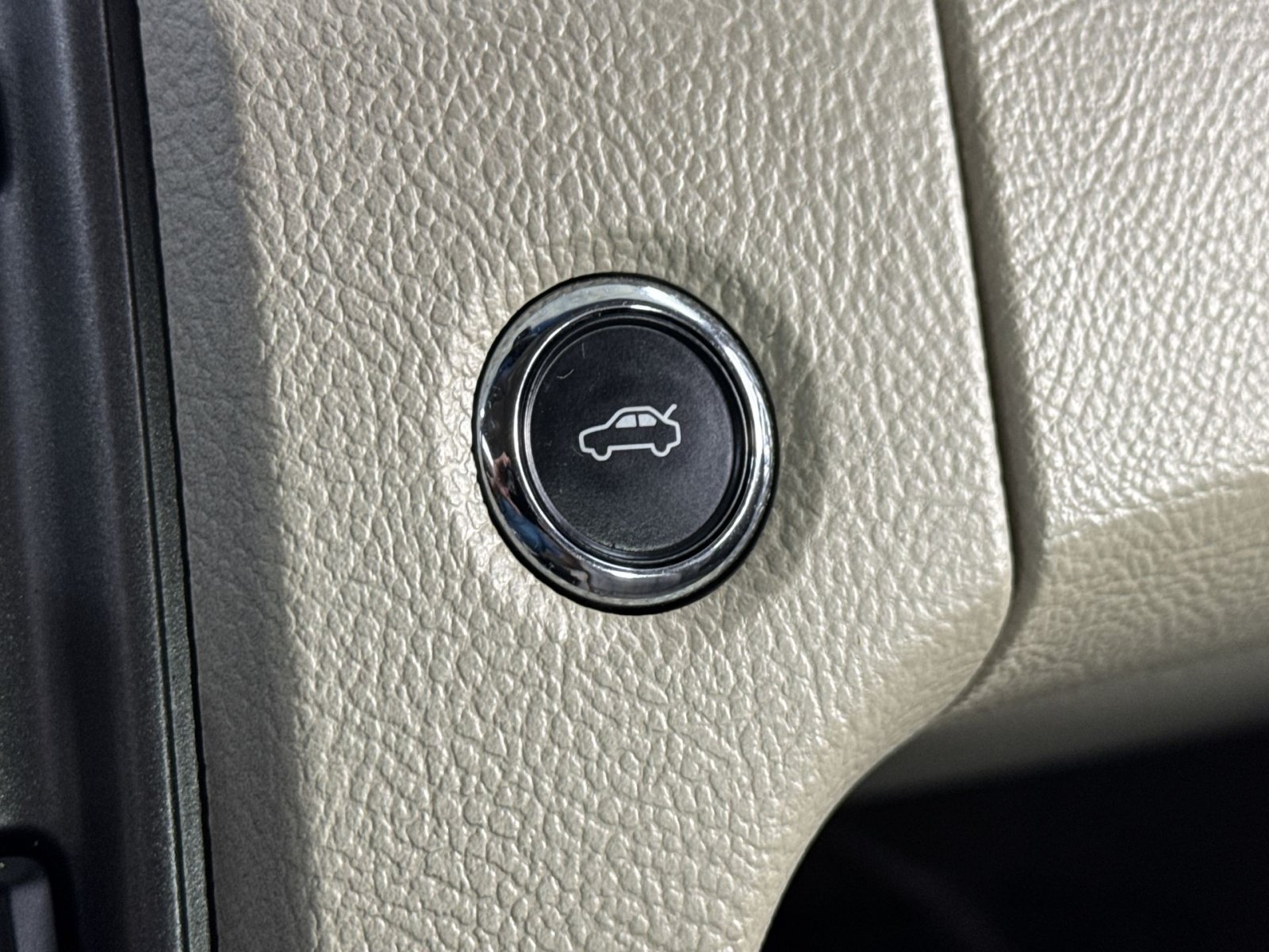Used 2012 Ford Taurus SEL FWD image 31