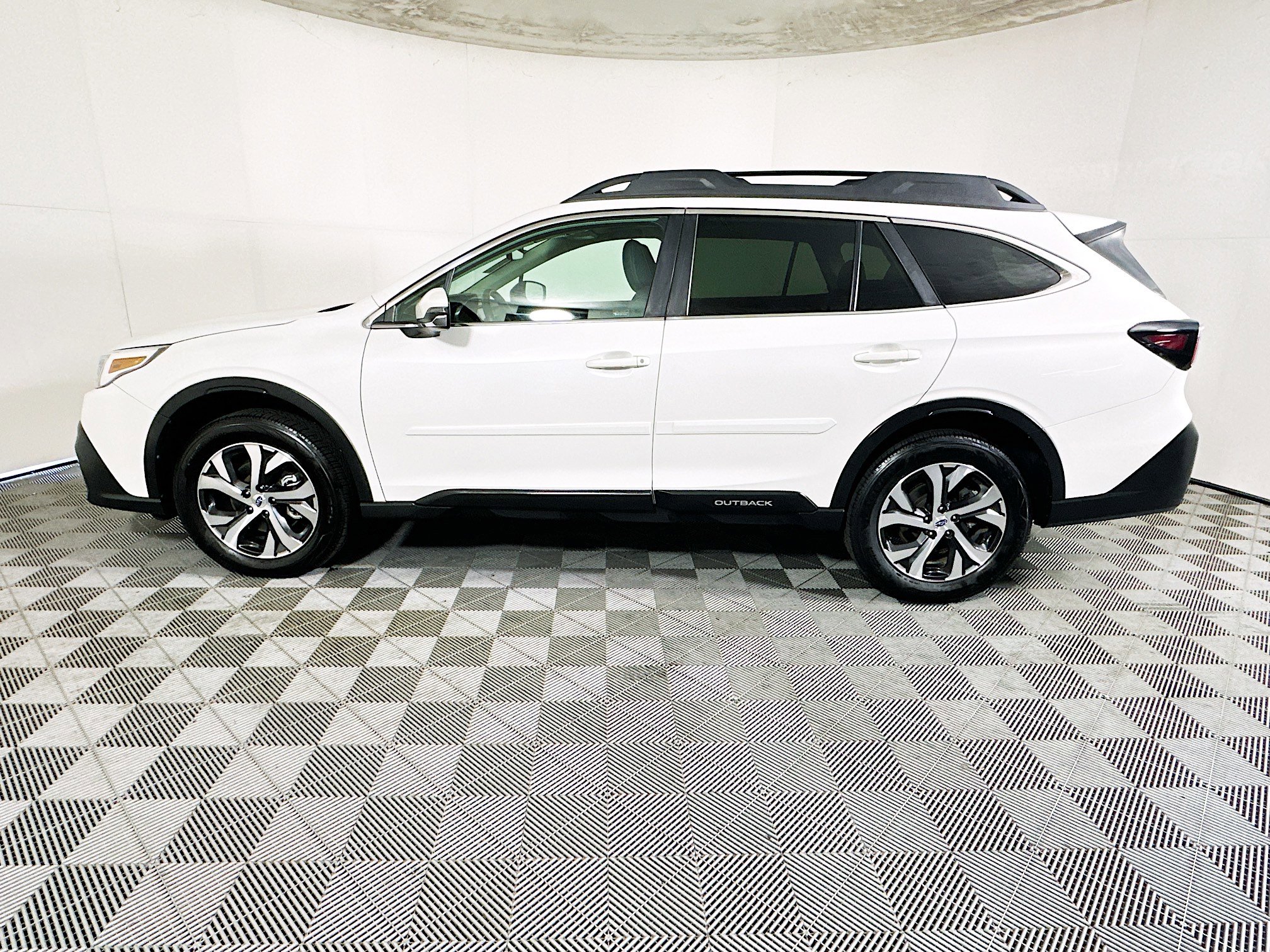 Used 2022 Subaru Outback Limited AWD/4WD image 6
