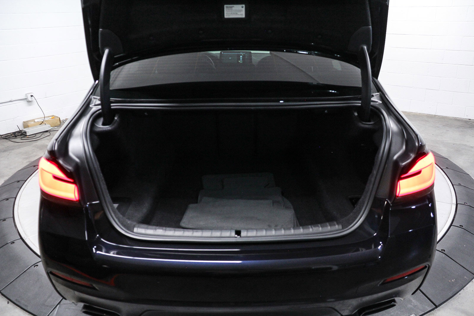 Used 2023 BMW 540i w/ M Sport Package RWD image 26