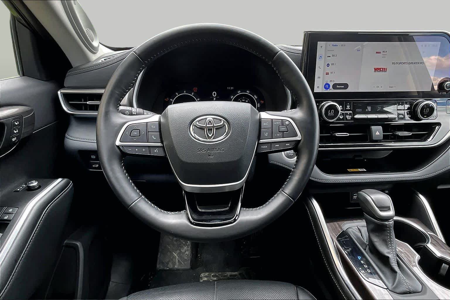 Used 2025 Toyota Highlander Limited AWD/4WD image 6