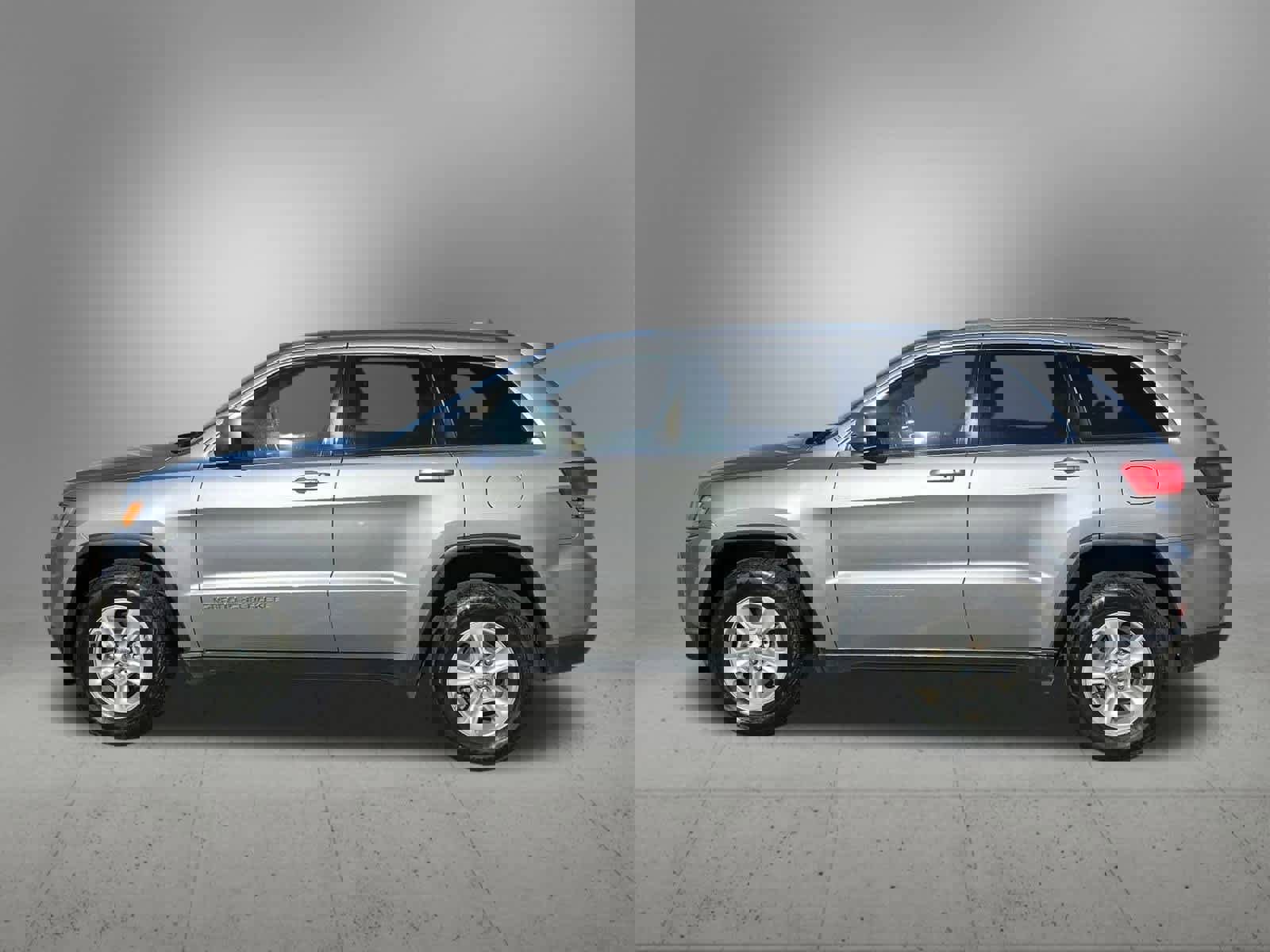 Used 2016 Jeep Grand Cherokee Laredo w/ Quick Order Package 23E image 3