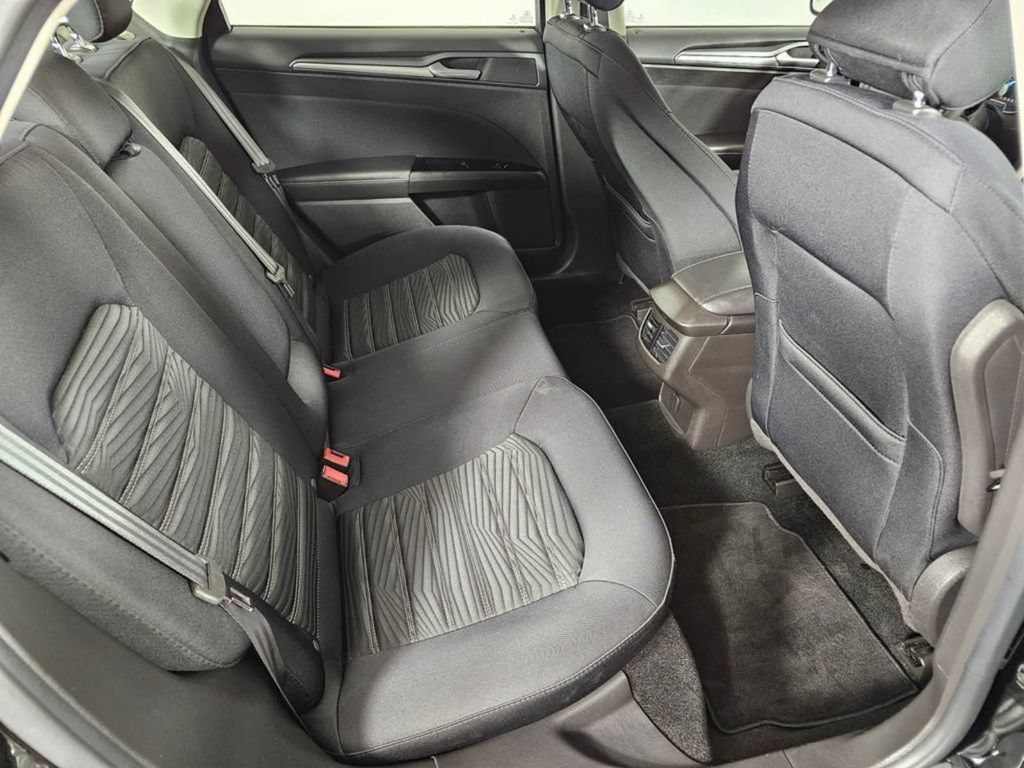 Used 2016 Ford Fusion SE FWD image 13