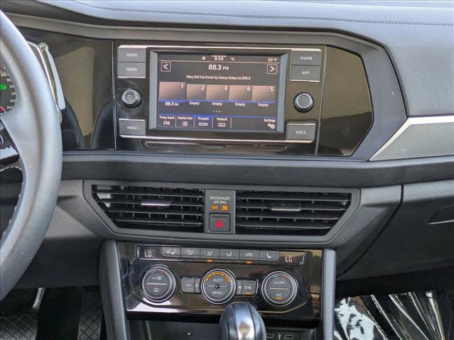 Used 2021 Volkswagen Jetta SE w/ SE Cold Weather Package image 14