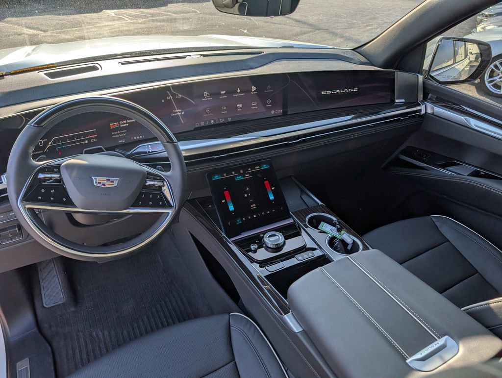 Certified 2025 Cadillac Escalade Premium Luxury w/ LPO, Radiant Package image 10