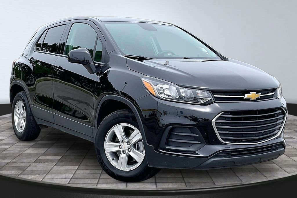 Used 2022 Chevrolet Trax LS w/ Tint and Cruise Package AWD/4WD image 12