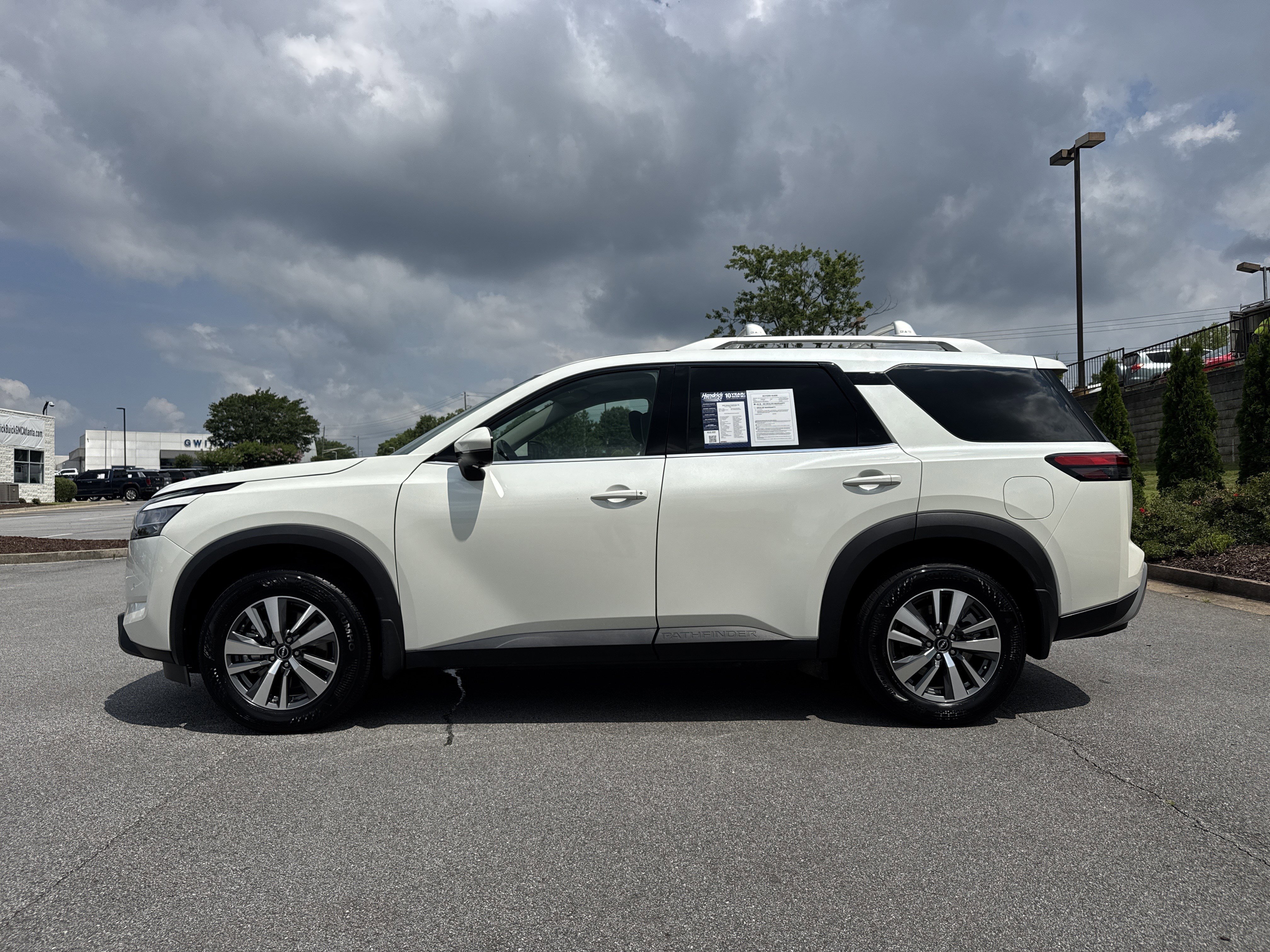 Used 2024 Nissan Pathfinder SL FWD image 7