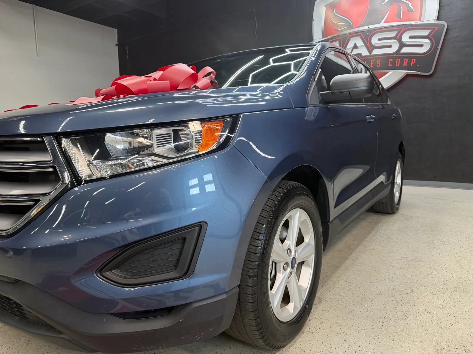 Used 2018 Ford Edge SE FWD image 4