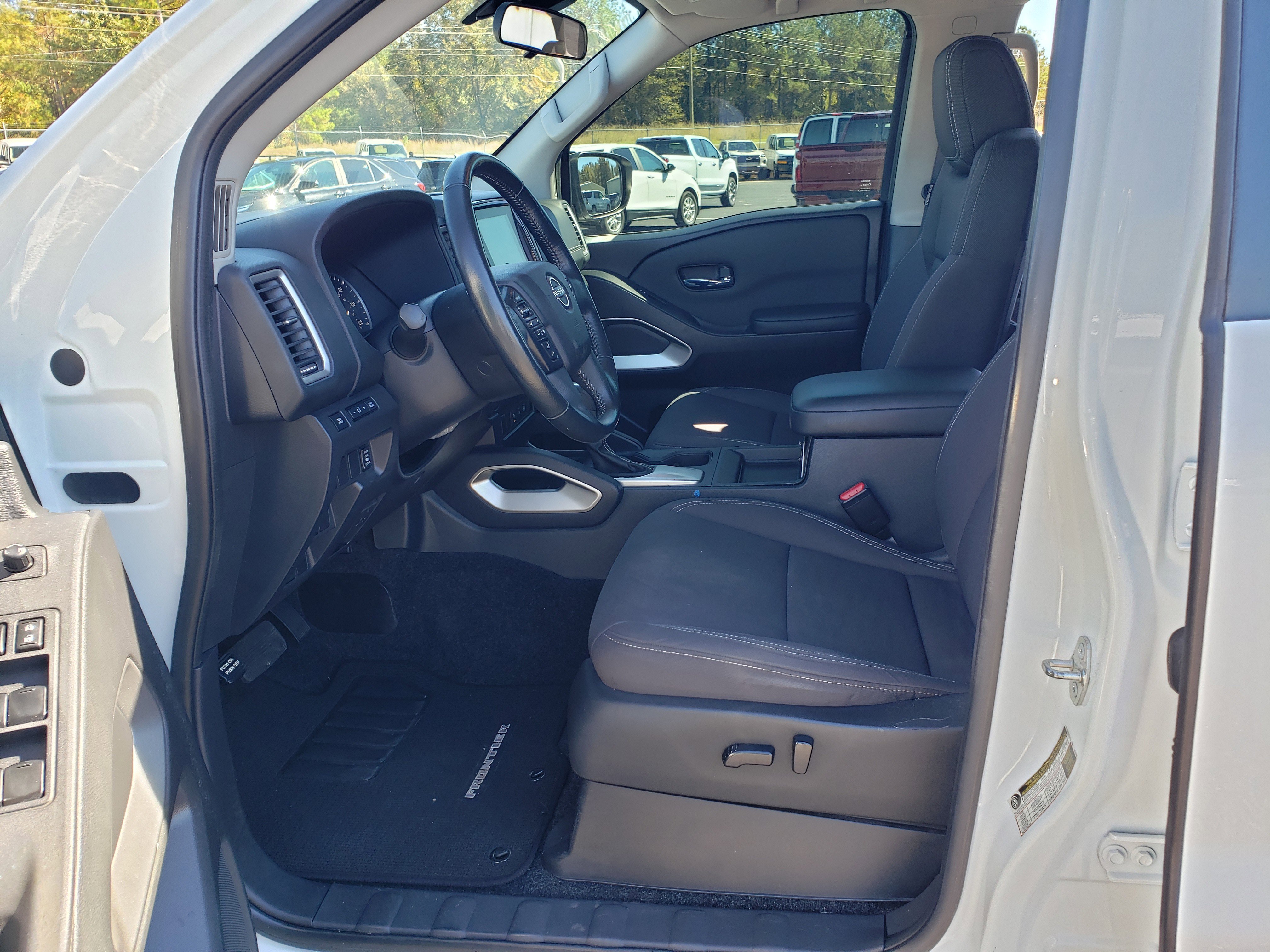 Used 2022 Nissan Frontier SV w/ Technology Package image 27