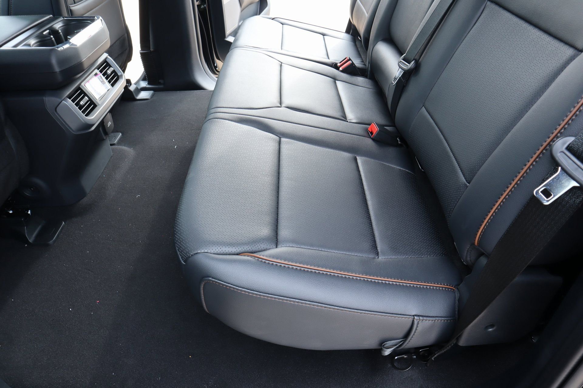 New 2025 Ford F150 Lariat w/ Equipment Group 501A Mid image 14