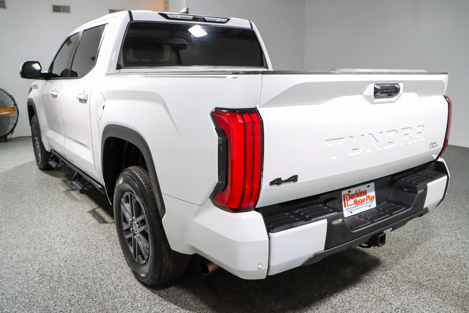 Used 2024 Toyota Tundra SR5 w/ SR5 Convenience Package AWD/4WD image 9