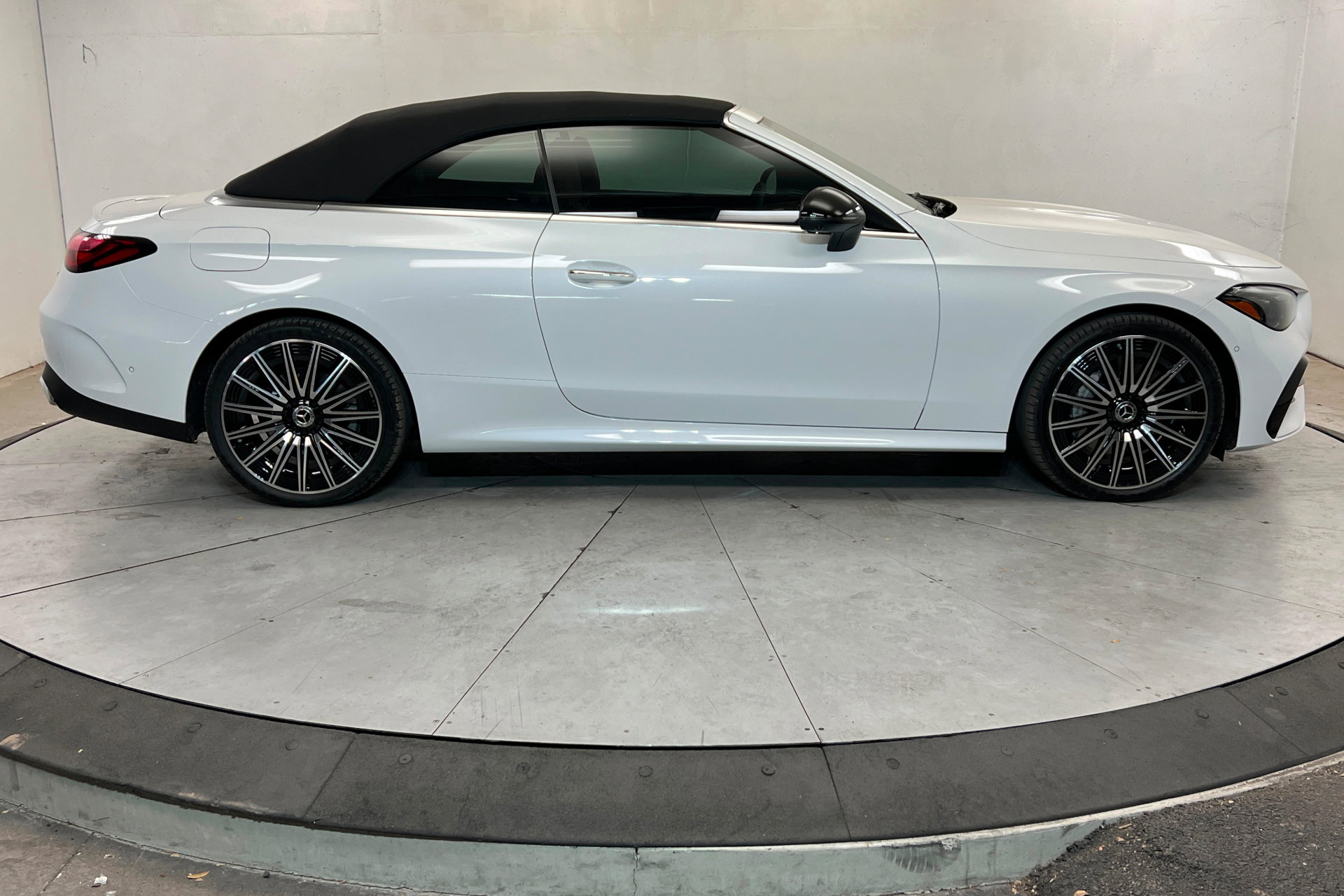 New 2026 Mercedes-Benz CLE 450 4MATIC Cabriolet image 6