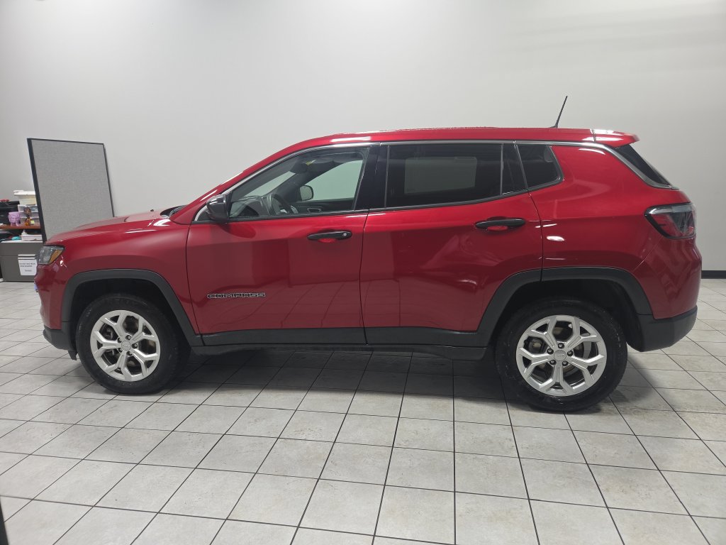 Used 2024 Jeep Compass Sport AWD/4WD image 5