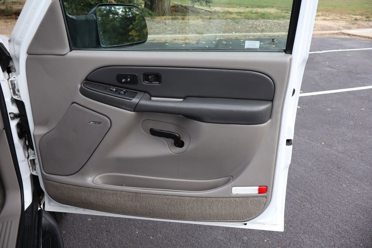 Used 2003 Chevrolet Suburban 2500 LT w/ LT Preferred Equipment Group image 29