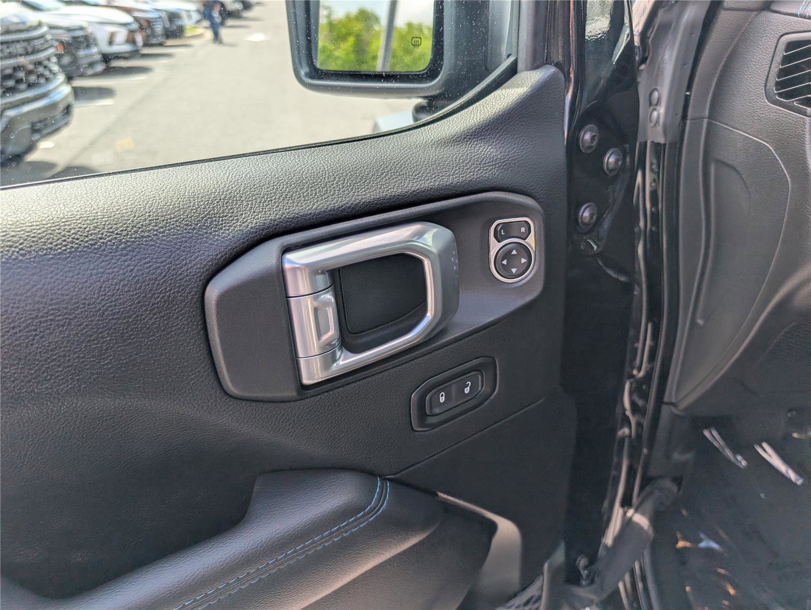 Used 2023 Jeep Wrangler Unlimited Rubicon 4xe w/ Cold Weather Group AWD/4WD image 19