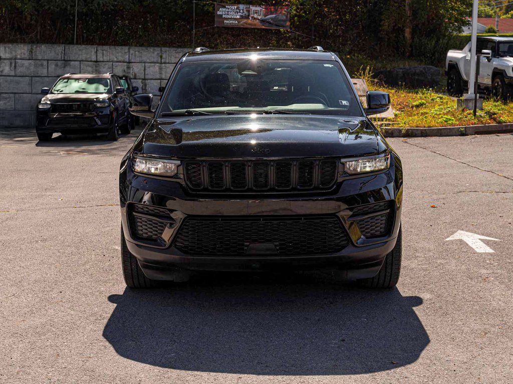 Used 2023 Jeep Grand Cherokee Altitude image 2