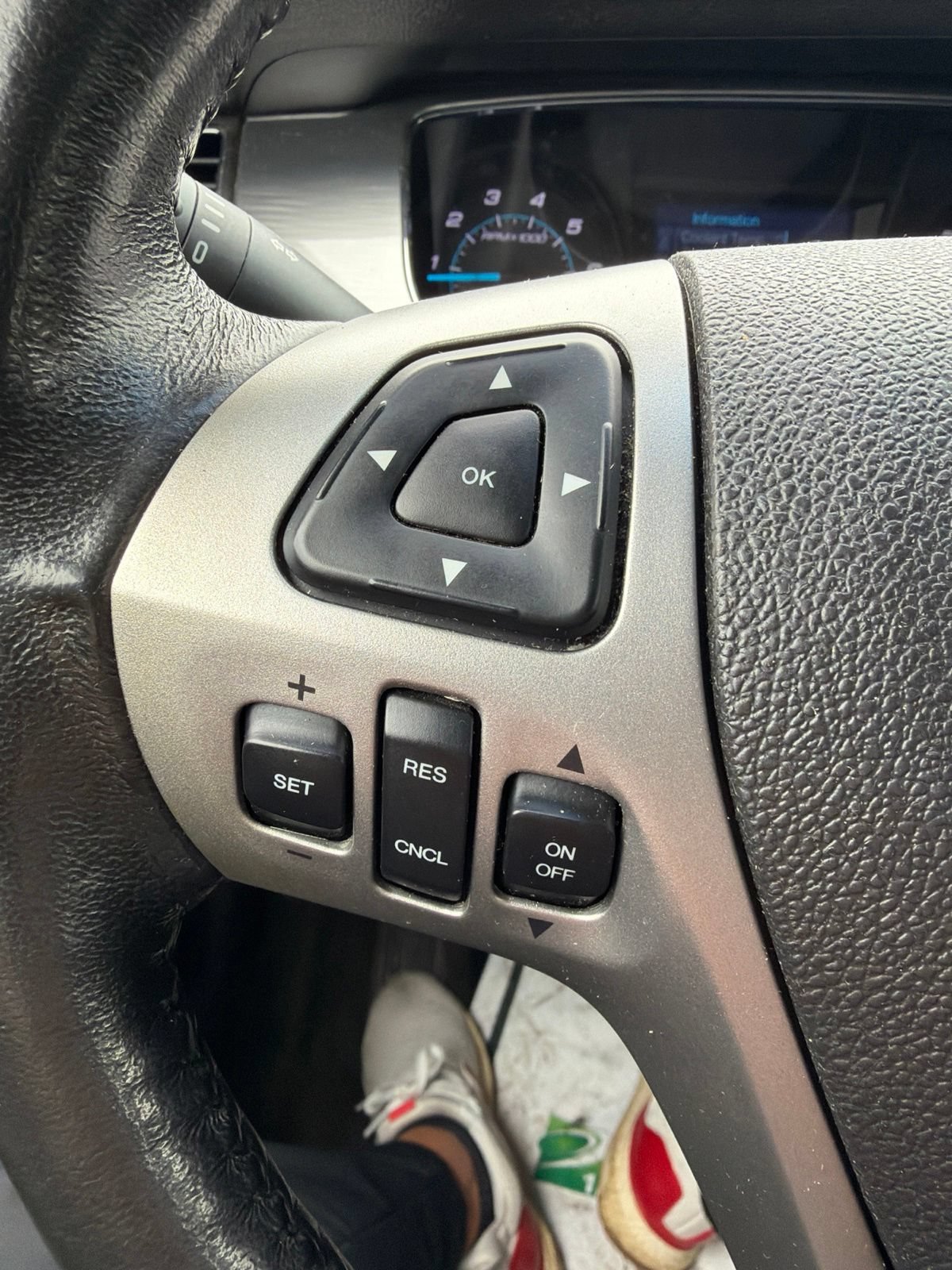 Used 2013 Ford Taurus SEL FWD image 15