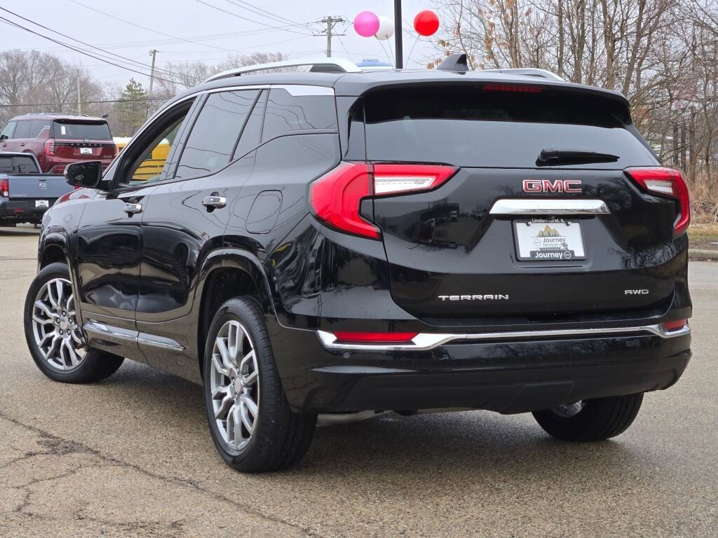 Used 2024 GMC Terrain Denali w/ Denali Premium Package image 13