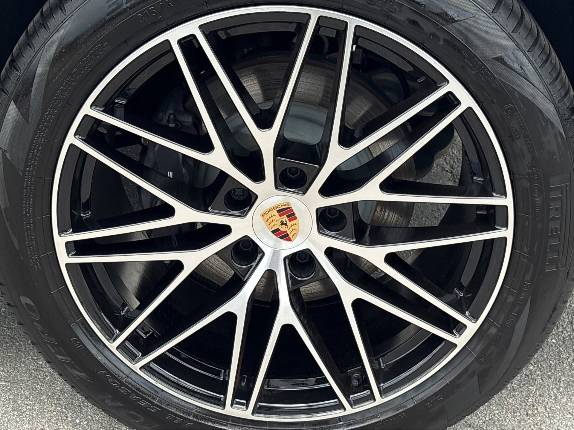 Used 2025 Porsche Cayenne AWD/4WD image 13