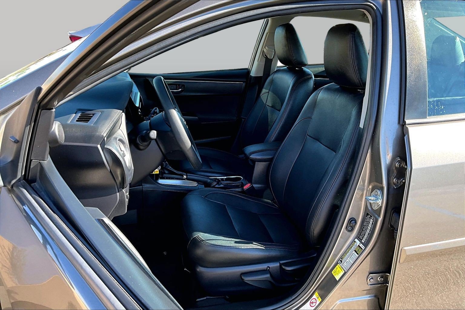 Used 2018 Toyota Corolla LE FWD image 25