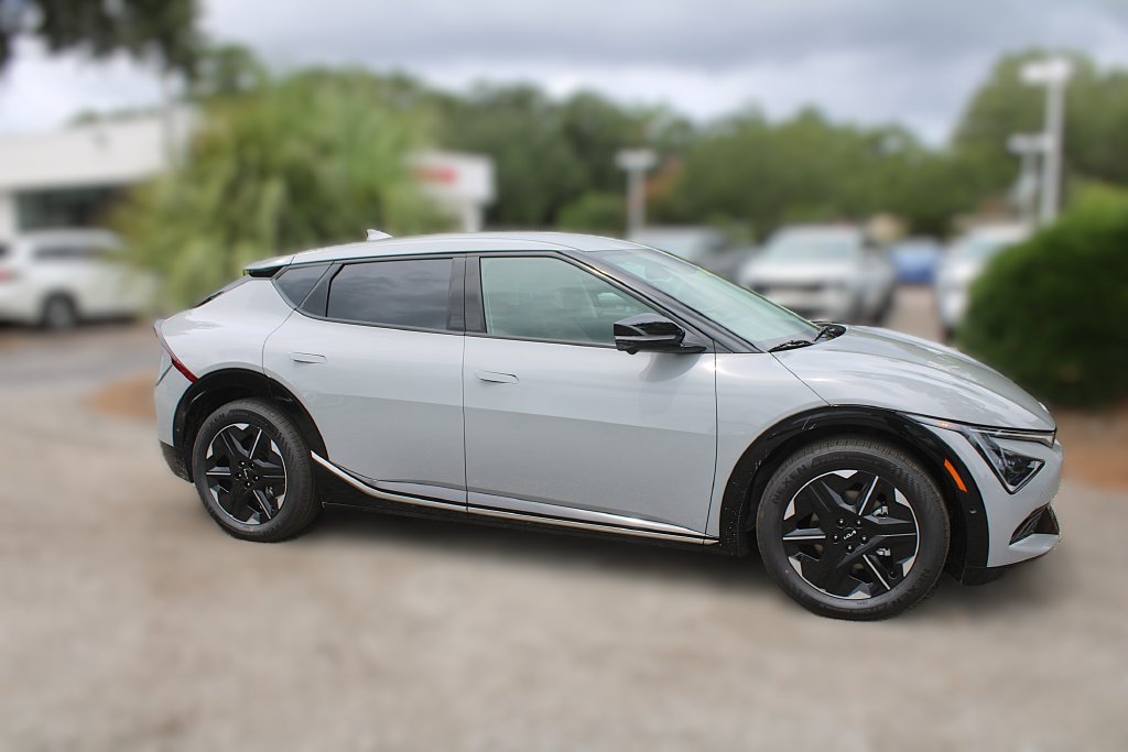 New 2026 Kia EV6 Wind RWD image 4